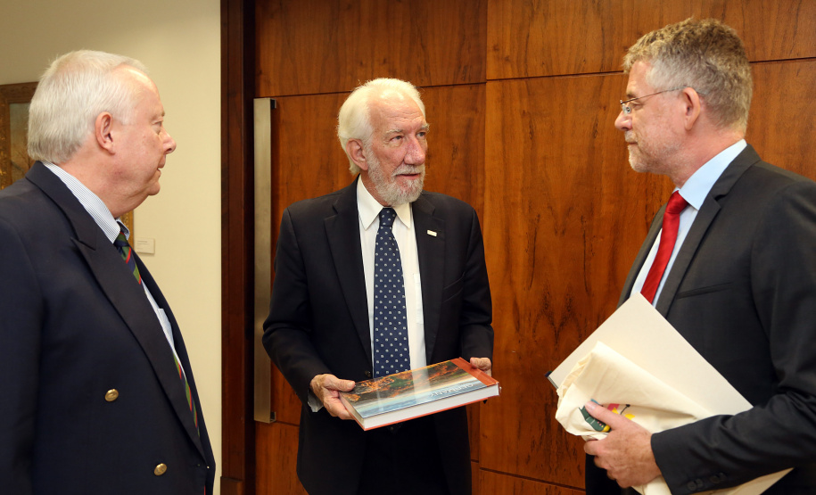 Consul Geral da Alemanha em São Paulo Axel Zeidler, e Cônsul Honorário da Alemanha em Curitiba Andreas F.H. Hoffrichter ,com o Vice-governador Darci Piana.Foto Gilson Abreu
