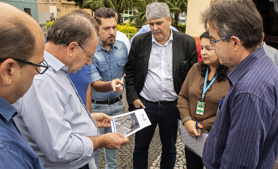 Os Portos do Paraná farão convênio com o Município de Paranaguá para recuperar as vias do entorno do Santuário Estadual de Nossa Senhora do Rocio. A obra visa melhorar o acesso da comunidade local, dos visitantes e peregrinos. O anúncio foi feito nesta terça-feira (27), no salão paroquial do Santuário.   -  Paranaguá, 27/03/2019  -  Foto: Claudio Neves/APPA