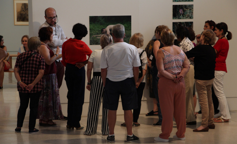 O Museu Oscar Niemeyer convida o público para participar da edição de abril do programa Arte para Maiores, voltado especialmente para pessoas maiores de 60 anos. As atividades acontecem na próxima terça-feira (2). Foto: MON