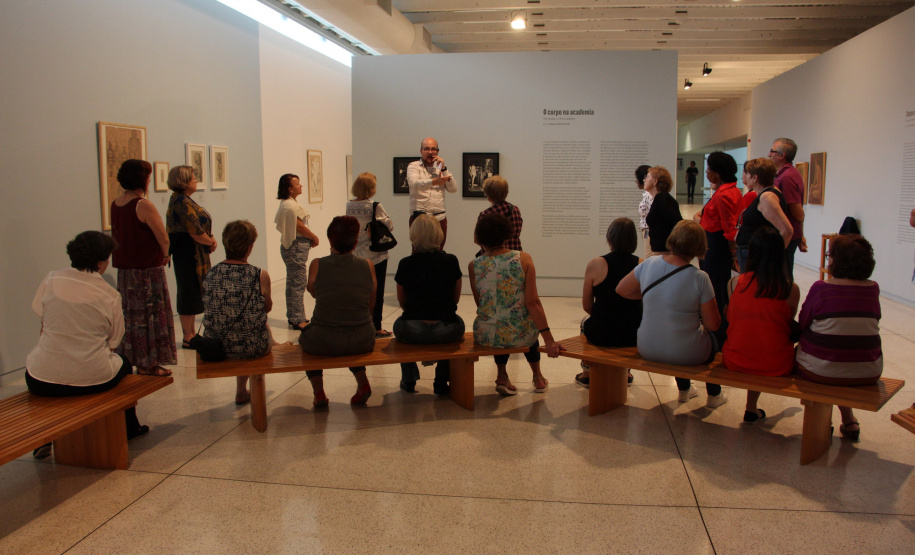 O Museu Oscar Niemeyer convida o público para participar da edição de abril do programa Arte para Maiores, voltado especialmente para pessoas maiores de 60 anos. As atividades acontecem na próxima terça-feira (2). Foto: MON