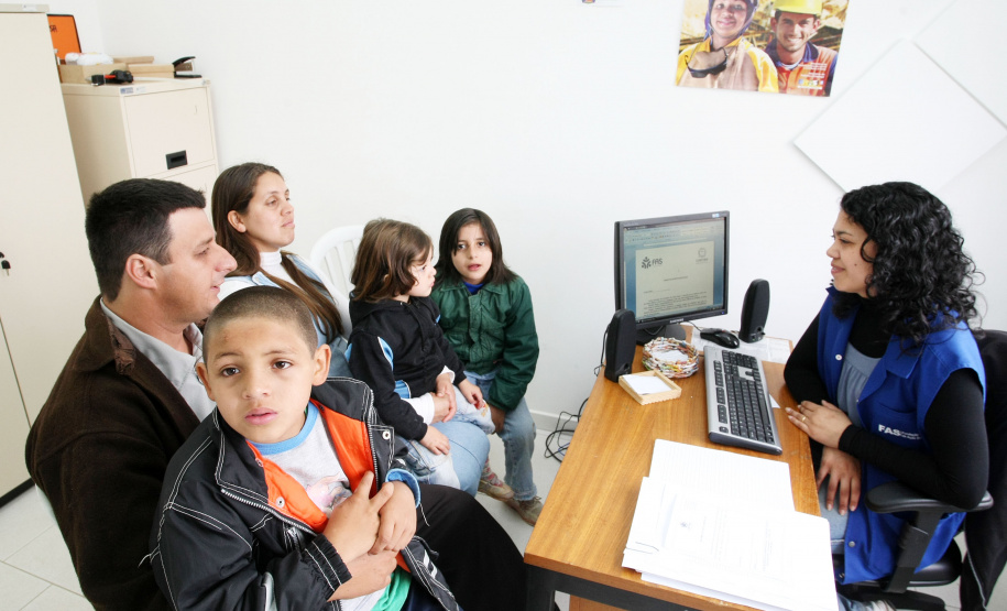 O Governo do Estado, por meio da Secretaria da Justiça, Família e Trabalho, em parceria com o 27º Batalhão Logístico do Exército Brasileiro e com a Sanepar, promove nesta sexta-feira (29) ações em comemoração aos 326 anos de Curitiba.   -  Curitiba, 28/03/2019  -  Foto: Arquivo SEJUF