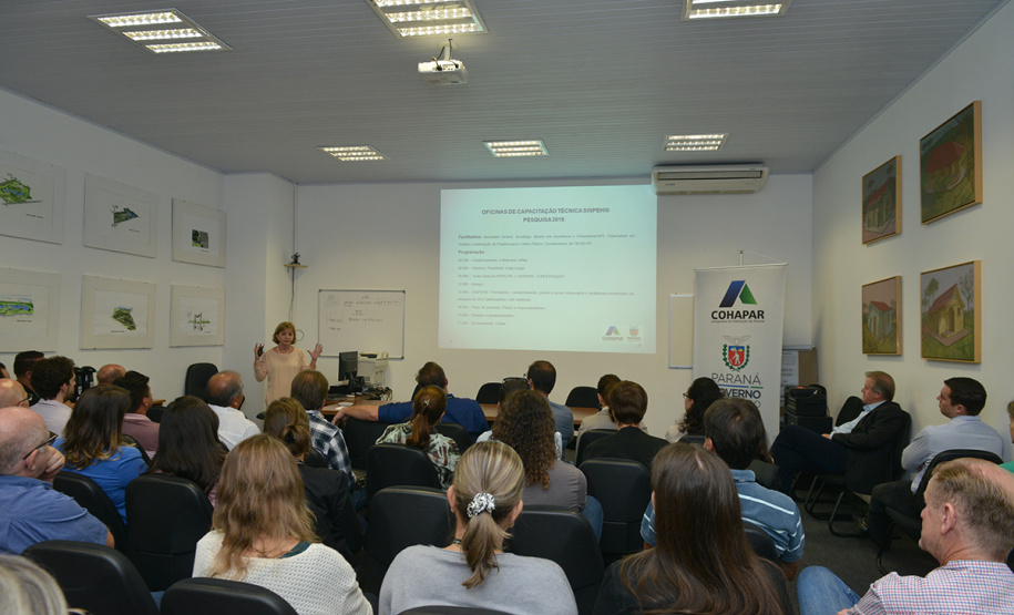 Gestores e técnicos das 12 regionais da Cohapar em todo o estado participaram nesta quarta-feira (27) de uma reunião para início do trabalho para atualização do Plano Estadual de Habitação de Interesse Social (PEHIS), cuja última revisão aconteceu em 2015
