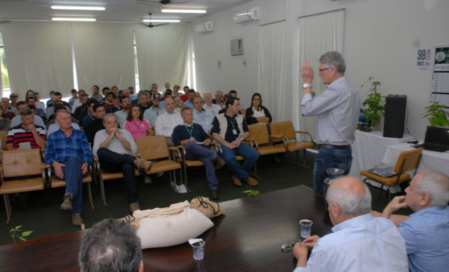 O secretário estadual da Agricultura e do Abastecimento, Norberto Ortigara, participou nesta quinta-feira (28) em Ponta Grossa do lançamento da cultivar de feijão-preto IPR Urutau, elaborada pelo Instituto Agronômico do Paraná (Iapar). - Ponta Grossa, 28/03/2019 - Foto: Edino Ferreira da Silva/ Iapar