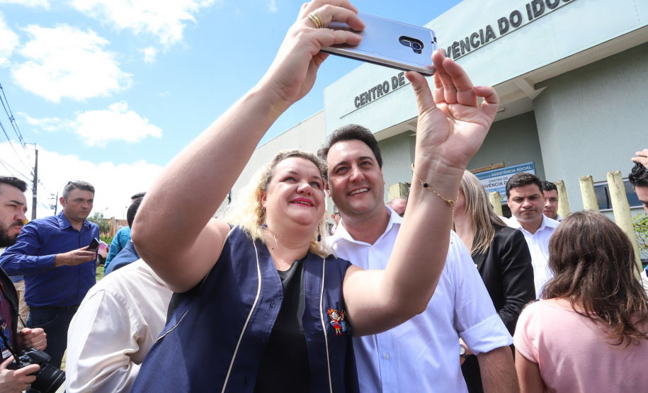 O município de Carambeí, nos Campos Gerais, recebeu nesta sexta-feira (29) a autorização do governador Carlos Massa Ratinho Junior para o início de duas obras bastante aguardadas pela população: a construção da sede própria da Prefeitura e a pavimentação da estrada que liga a PR-151 à localidade de Catanduvas. - Carambeí 29/03/2019 - Foto: Rodrigo Félix Leal/ANPr