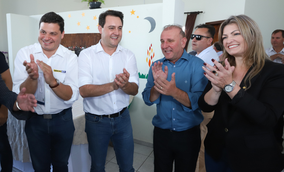 O município de Carambeí, nos Campos Gerais, recebeu nesta sexta-feira (29) a autorização do governador Carlos Massa Ratinho Junior para o início de duas obras bastante aguardadas pela população: a construção da sede própria da Prefeitura e a pavimentação da estrada que liga a PR-151 à localidade de Catanduvas. - Carambeí 29/03/2019 - Foto: Rodrigo Félix Leal/ANPr