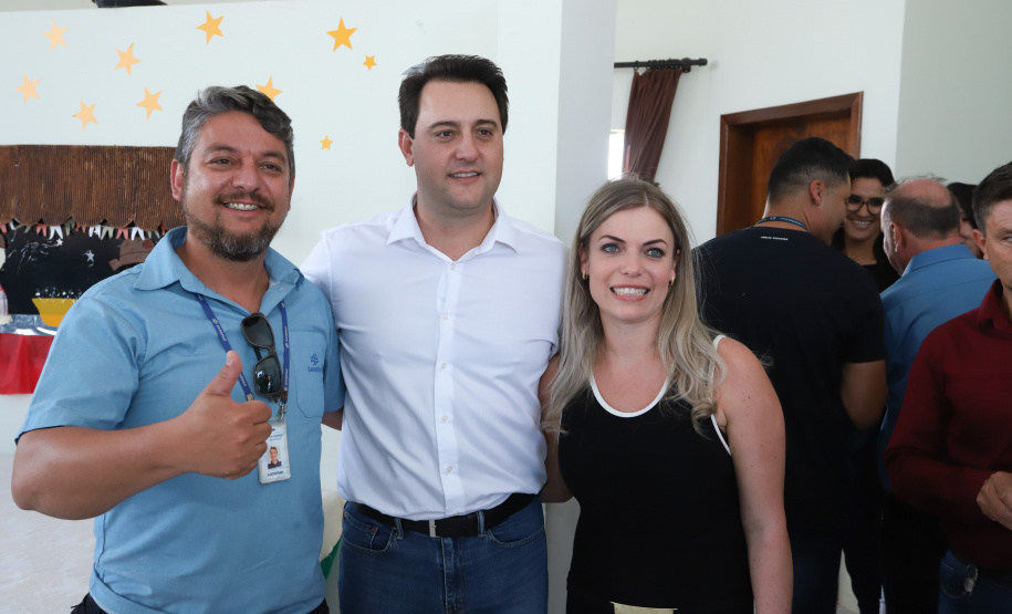 O município de Carambeí, nos Campos Gerais, recebeu nesta sexta-feira (29) a autorização do governador Carlos Massa Ratinho Junior para o início de duas obras bastante aguardadas pela população: a construção da sede própria da Prefeitura e a pavimentação da estrada que liga a PR-151 à localidade de Catanduvas. - Carambeí 29/03/2019 - Foto: Rodrigo Félix Leal/ANPr