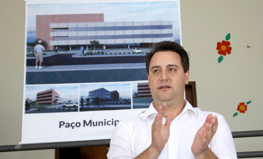 O município de Carambeí, nos Campos Gerais, recebeu nesta sexta-feira (29) a autorização do governador Carlos Massa Ratinho Junior para o início de duas obras bastante aguardadas pela população: a construção da sede própria da Prefeitura e a pavimentação da estrada que liga a PR-151 à localidade de Catanduvas. - Carambeí 29/03/2019 - Foto: Jaelson Lucas/ANPr