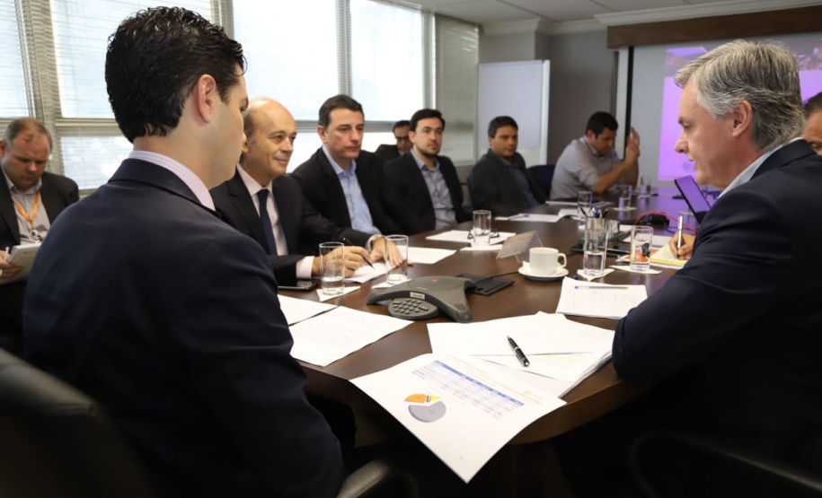 Presidente da Copel, Daniel Pimentel Slaviero, reunido com a diretoria para apresentação dos resultados financeiros de 2018. Foto: Copel