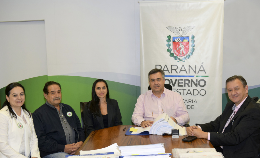 O secretário estadual de Saúde, Beto Preto, assinou liberação de recursos de R$ 1.161 milhão para o Hospital Regional do Sudoeste, que fica em Francisco Beltrão e faz parte da rede de unidades próprias do estado do Paraná, sendo administrado pela Funeas ? Fundação Estatal de Atenção em Saúde do Estado do Paraná.  -  Curitiba, 29/03/2019  -  Foto: Americo Antonio/SESA