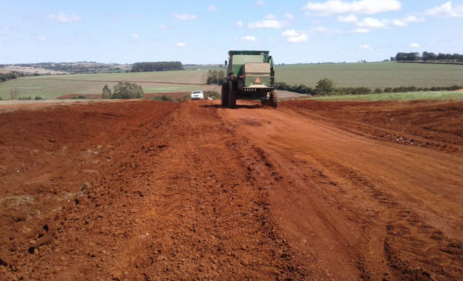 O Governo do Paraná iniciou uma nova etapa do Programa Estradas da Integração que vai beneficiar 684 propriedades rurais e aproximadamente 3,5 mil pessoas, segundo estimativa dos técnicos responsáveis pelo programa. - Curitiba, 29/03/2019 - Foto: Divulgação SEAB