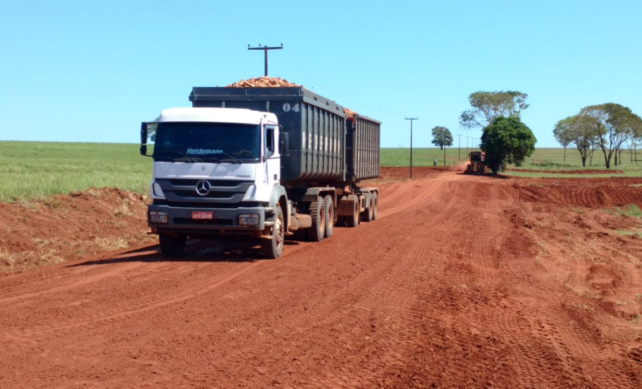 O Governo do Paraná iniciou uma nova etapa do Programa Estradas da Integração que vai beneficiar 684 propriedades rurais e aproximadamente 3,5 mil pessoas, segundo estimativa dos técnicos responsáveis pelo programa. - Curitiba, 29/03/2019 - Foto: Divulgação SEAB
