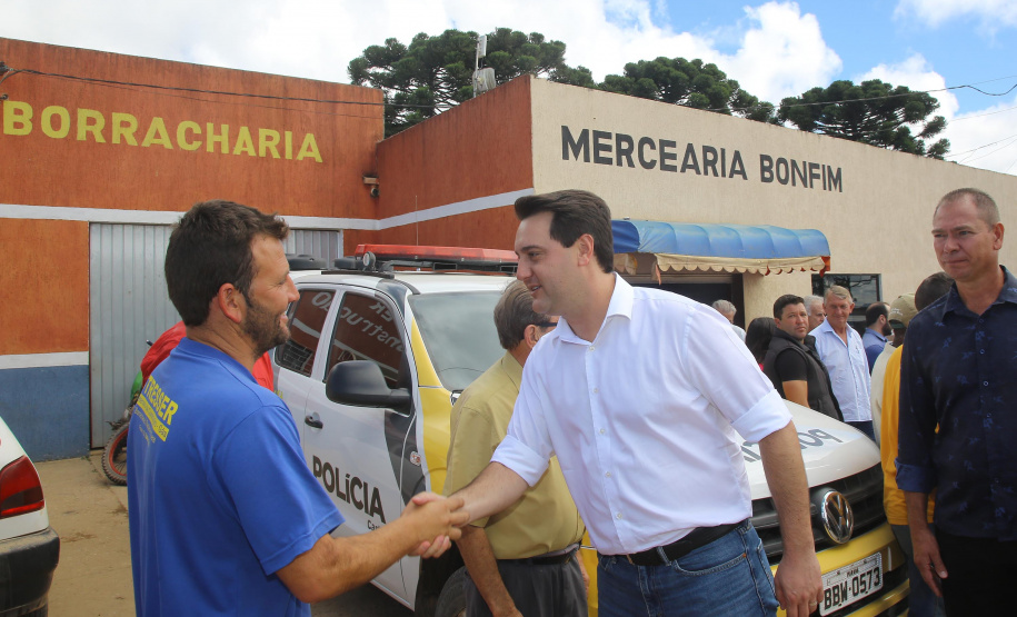 Governador Carlos Massa Ratinho Junior autoriza o início das obras de pavimentação de 9 quilômetros da estrada do Socavão, em Castro. Foto: Jaelson Lucas/ANPr
