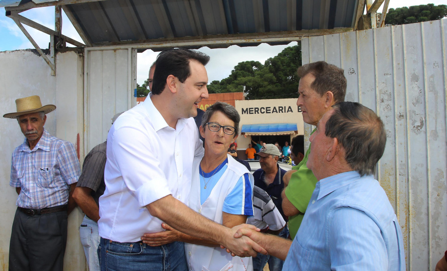 Governador Carlos Massa Ratinho Junior autoriza o início das obras de pavimentação de 9 quilômetros da estrada do Socavão, em Castro. Foto: Jaelson Lucas/ANPr