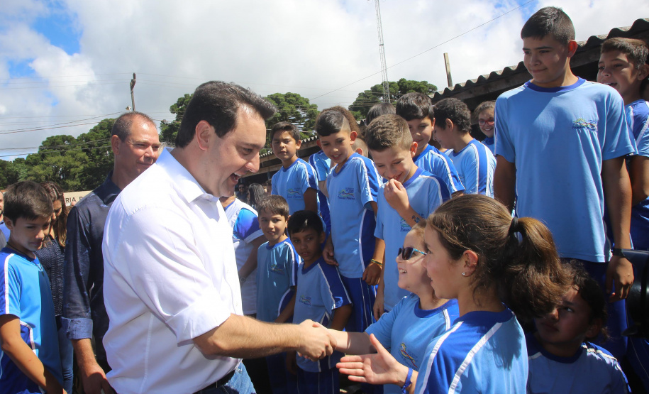 Governador Carlos Massa Ratinho Junior autoriza o início das obras de pavimentação de 9 quilômetros da estrada do Socavão, em Castro. Foto: Jaelson Lucas/ANPr