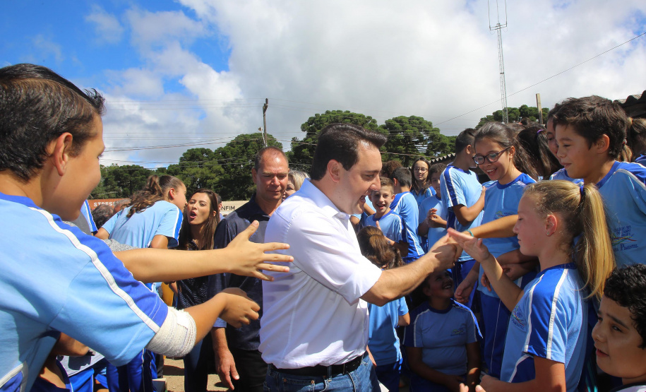 Governador Carlos Massa Ratinho Junior autoriza o início das obras de pavimentação de 9 quilômetros da estrada do Socavão, em Castro. Foto: Jaelson Lucas/ANPr