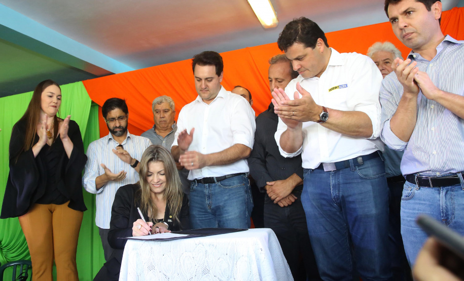 Governador Carlos Massa Ratinho Junior autoriza o início das obras de pavimentação de 9 quilômetros da estrada do Socavão, em Castro. Foto: Jaelson Lucas/ANPr