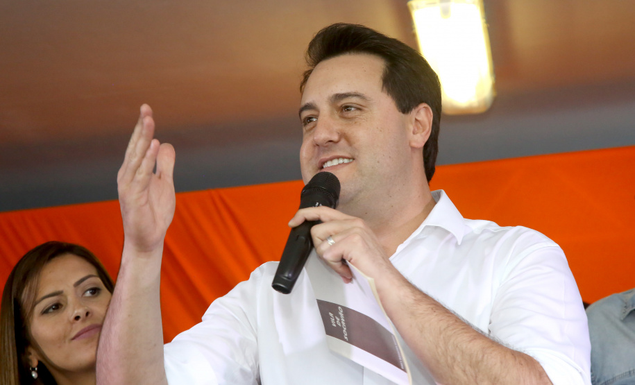 Governador Carlos Massa Ratinho Junior autoriza o início das obras de pavimentação de 9 quilômetros da estrada do Socavão, em Castro. Foto: Jaelson Lucas/ANPr