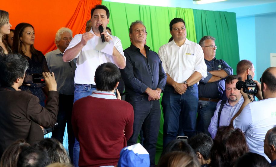 Governador Carlos Massa Ratinho Junior autoriza o início das obras de pavimentação de 9 quilômetros da estrada do Socavão, em Castro. Foto: Jaelson Lucas/ANPr