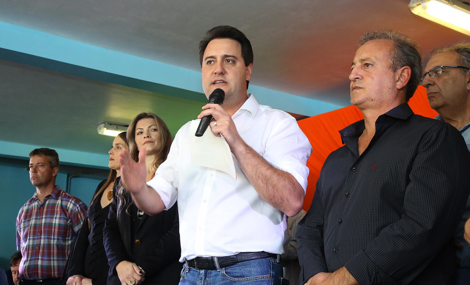 Governador Carlos Massa Ratinho Junior autoriza o início das obras de pavimentação de 9 quilômetros da estrada do Socavão, em Castro. Foto: Jaelson Lucas/ANPr