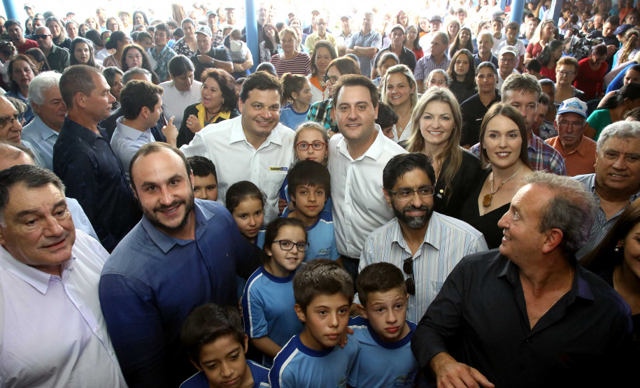 Governador Carlos Massa Ratinho Junior autoriza o início das obras de pavimentação de 9 quilômetros da estrada do Socavão, em Castro. Foto: Jaelson Lucas/ANPr