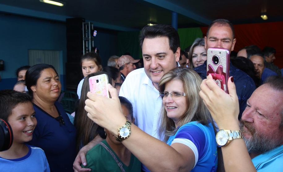 Governador Carlos Massa Ratinho Junior autoriza o início das obras de pavimentação de 9 quilômetros da estrada do Socavão, em Castro. Foto: Jaelson Lucas/ANPr