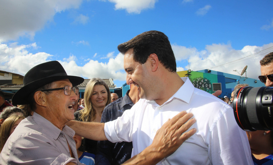 Governador Carlos Massa Ratinho Junior autoriza o início das obras de pavimentação de 9 quilômetros da estrada do Socavão, em Castro. Foto: Jaelson Lucas/ANPr