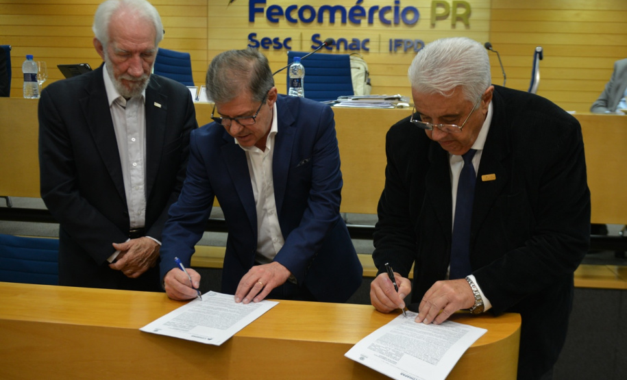 Moradores do bairro Guarituba, em Piraquara, terão a oportunidade de realizar diversos cursos e oficinas socioeducativas ministrados pelo SENAC de maneira gratuita ao longo dos próximos meses. O objetivo é oferecer novas alternativas à população para a geração de renda, com prioridade para o atendimento de famílias previamente beneficiadas com a construção ou regularização de moradias pela Cohapar na região.  -  Curitiba, 29/03/2019  -  Foto: Guilherme Santos/Cohapar