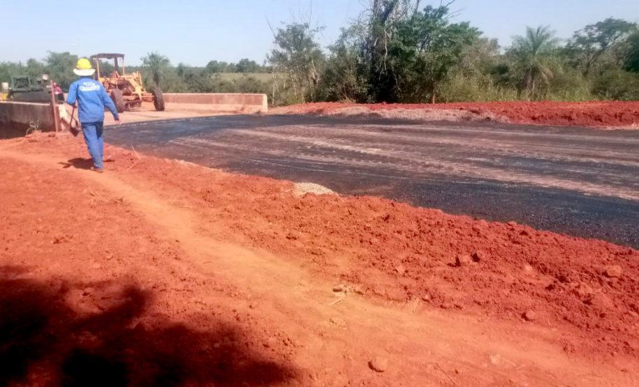O Departamento de Estradas de Rodagem do Paraná (DER-PR) vai liberar na manhã deste sábado (30) o tráfego sobre a ponte do Rio da Anta, na PR-082. O trecho liga o município de Douradina à Santa Felicidade, distrito de Tapira, no Noroeste do Estado. O local estava totalmente interditado desde 7 de janeiro, quando parte do pavimento da cabeceira da ponte cedeu na altura do km 568 devido às chuvas.  -  Curitiba, 29/03/2019  -  Foto: Divulgação DER