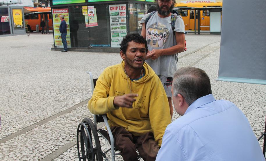 A ação da Secretaria da Justiça, Família e Trabalho em comemoração ao aniversário de Curitiba, em parceria com o 27º Batalhão Logístico do Exército Brasileiro, Polícia Militar, Sanepar e Rotary, realizou cerca de dois mil atendimentos na Praça Rui Barbosa, no centro da capital, nesta sexta-feira (29/03).  -  Curitiba, 29/03/2019  -  Foto: Divulgação SEJUF
