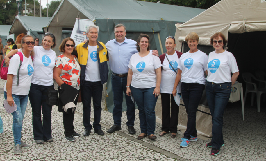 A ação da Secretaria da Justiça, Família e Trabalho em comemoração ao aniversário de Curitiba, em parceria com o 27º Batalhão Logístico do Exército Brasileiro, Polícia Militar, Sanepar e Rotary, realizou cerca de dois mil atendimentos na Praça Rui Barbosa, no centro da capital, nesta sexta-feira (29/03).  -  Curitiba, 29/03/2019  -  Foto: Divulgação SEJUF