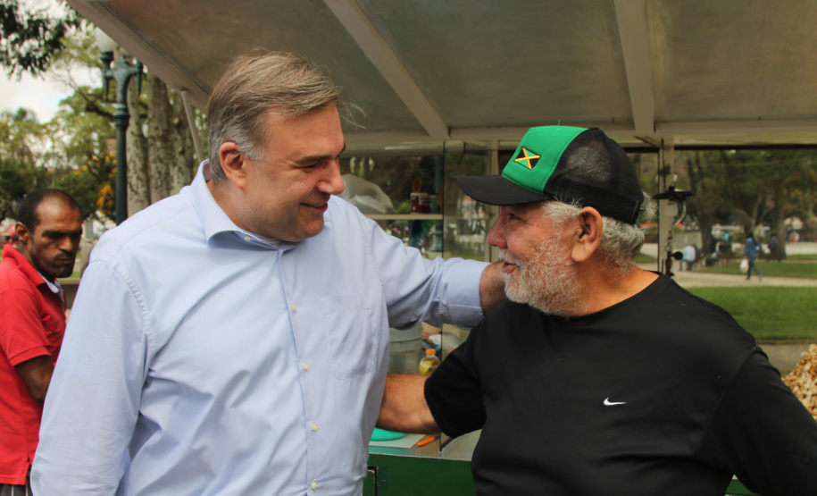 A ação da Secretaria da Justiça, Família e Trabalho em comemoração ao aniversário de Curitiba, em parceria com o 27º Batalhão Logístico do Exército Brasileiro, Polícia Militar, Sanepar e Rotary, realizou cerca de dois mil atendimentos na Praça Rui Barbosa, no centro da capital, nesta sexta-feira (29/03).  -  Curitiba, 29/03/2019  -  Foto: Divulgação SEJUF