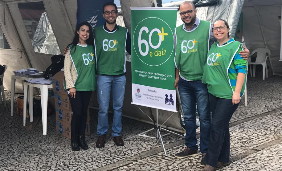 A ação da Secretaria da Justiça, Família e Trabalho em comemoração ao aniversário de Curitiba, em parceria com o 27º Batalhão Logístico do Exército Brasileiro, Polícia Militar, Sanepar e Rotary, realizou cerca de dois mil atendimentos na Praça Rui Barbosa, no centro da capital, nesta sexta-feira (29/03). - Curitiba, 29/03/2019 - Foto: Divulgação SEJUF