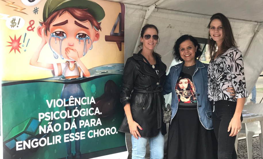 A ação da Secretaria da Justiça, Família e Trabalho em comemoração ao aniversário de Curitiba, em parceria com o 27º Batalhão Logístico do Exército Brasileiro, Polícia Militar, Sanepar e Rotary, realizou cerca de dois mil atendimentos na Praça Rui Barbosa, no centro da capital, nesta sexta-feira (29/03). - Curitiba, 29/03/2019 - Foto: Divulgação SEJUF