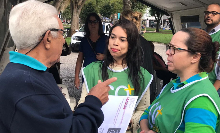 A ação da Secretaria da Justiça, Família e Trabalho em comemoração ao aniversário de Curitiba, em parceria com o 27º Batalhão Logístico do Exército Brasileiro, Polícia Militar, Sanepar e Rotary, realizou cerca de dois mil atendimentos na Praça Rui Barbosa, no centro da capital, nesta sexta-feira (29/03). - Curitiba, 29/03/2019 - Foto: Divulgação SEJUF