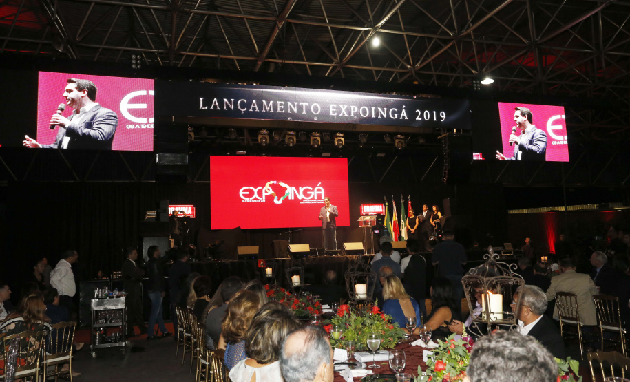 O governador Carlos Massa Ratinho Junior confirmou que vai liberar neste mês de abril um pacote de investimentos para a elaboração de projetos executivos na área de infraestrutura. O anúncio foi feito durante a cerimônia de lançamento da 47ª Exposição Feira Agropecuária, Industrial e Comercial de Maringá (Expoinga 2019), na noite de sexta-feira (29), em Maringá. - Maringá, 29/03/2019 - Foto: Arnaldo Alves/ANPr