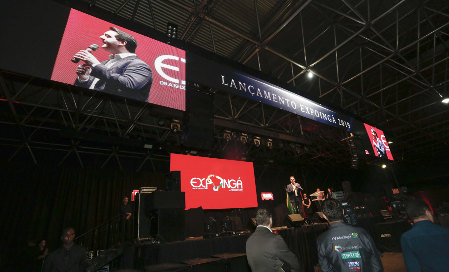 O governador Carlos Massa Ratinho Junior confirmou que vai liberar neste mês de abril um pacote de investimentos para a elaboração de projetos executivos na área de infraestrutura. O anúncio foi feito durante a cerimônia de lançamento da 47ª Exposição Feira Agropecuária, Industrial e Comercial de Maringá (Expoinga 2019), na noite de sexta-feira (29), em Maringá. - Maringá, 29/03/2019 - Foto: Arnaldo Alves/ANPr