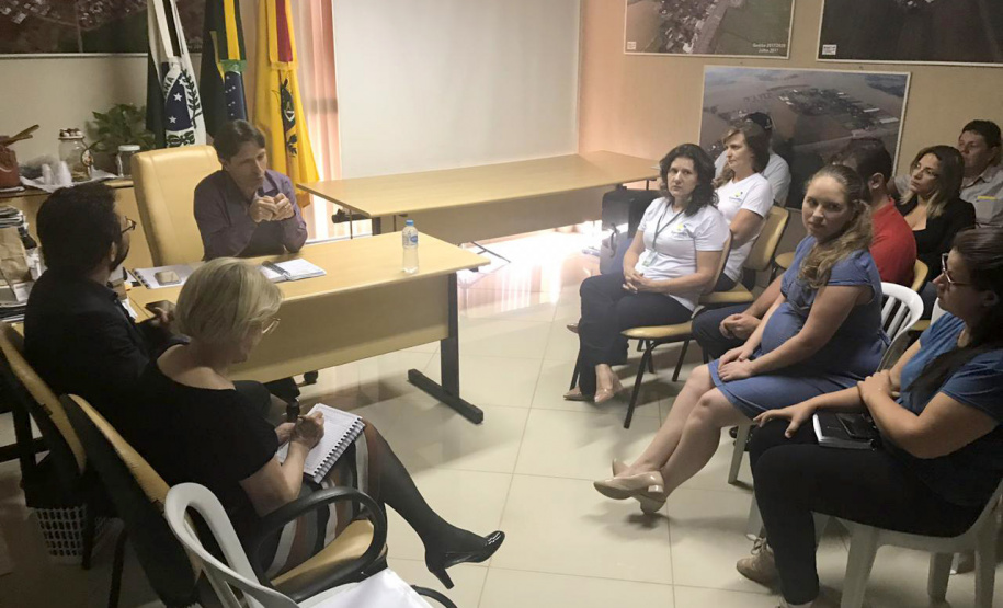 Prefeitos e representantes políticos, diretores e membros de associações comerciais e lideranças empresariais e comunitárias participaram nesta sexta (29) de uma reunião na prefeitura de Campo Mourão com o presidente da Fomento Paraná, Heraldo das Neves, e a assessora de relações institucionais, Emilia Belinati. - Campo Mourão, 29/03/2019 - Foto: Divulgação FomentoParaná