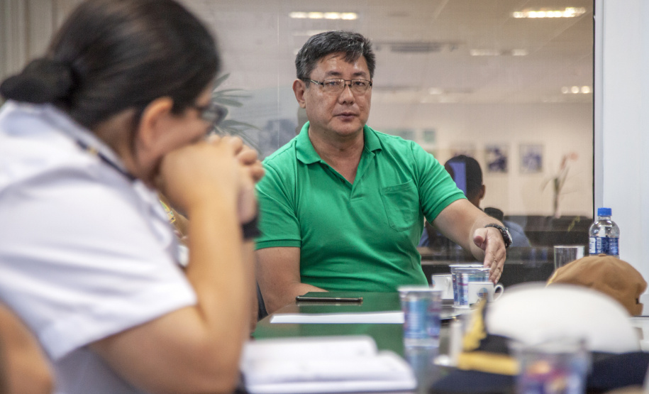 Órgãos de segurança que atuam em Paranaguá vão trabalhar em conjunto para dar mais agilidade no atendimento aos caminhoneiros que chegam para descarregar no Porto. O grupo, convidado pela Administração dos Portos do Paraná, discute formas efetivas de combater assaltos, vazadas e crimes ambientais.  -  Paranaguá, 01/04/2019  -  Foto: Cláudio Neves/APPA