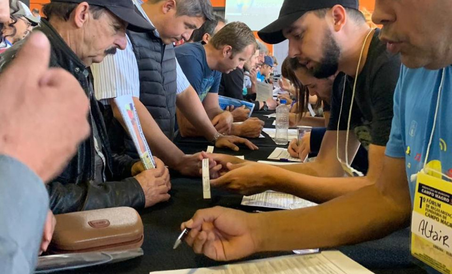 A Coordenação da Região Metropolitana de Curitiba (Comec) participou na manhã deste sábado(30), em Campo Magro, do 1º Fórum Municipal de Regularização Fundiária organizado pelo município. As famílias foram convocadas pela prefeitura já munidos dos documentos pessoais e eventualmente do imóvel que ocupam.  -  Campo Magro, 30/03/2019  -  Foto: Divulgação Comec