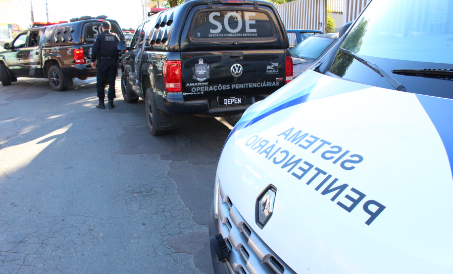 Cinquenta e cinco detentos que estavam na carceragem da cadeia pública de Rio Branco do Sul foram transferidos nesta segunda-feira (01) para a Casa de Custódia de Piraquara