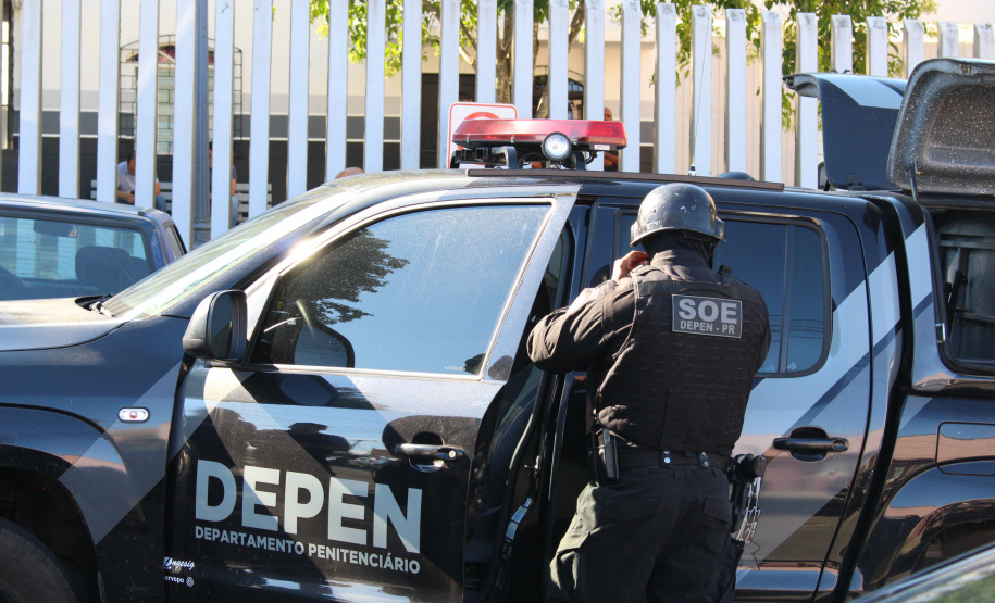 Cinquenta e cinco detentos que estavam na carceragem da cadeia pública de Rio Branco do Sul foram transferidos nesta segunda-feira (01) para a Casa de Custódia de Piraquara