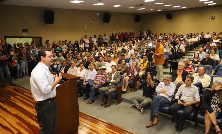 O governador Carlos Massa Ratinho Junior inaugura a obra de pavimentação da estrada rural Nova Tirol e autoriza obras de pavimentação de ruas de Piraquara. Foto: José Fernando Ogura/ANPr