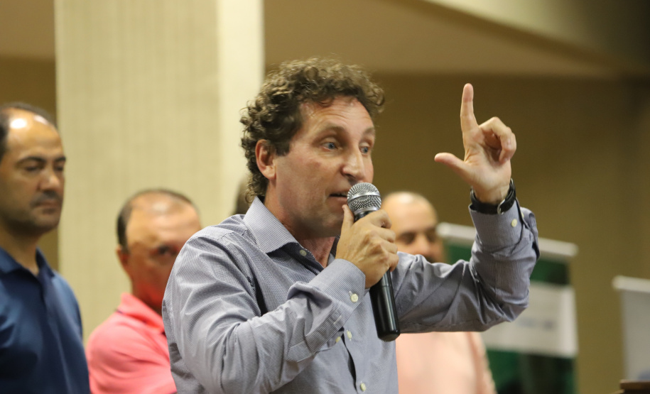 O governador Carlos Massa Ratinho Junior inaugura a obra de pavimentação da estrada rural Nova Tirol e autoriza obras de pavimentação de ruas de Piraquara. Foto: José Fernando Ogura/ANPr