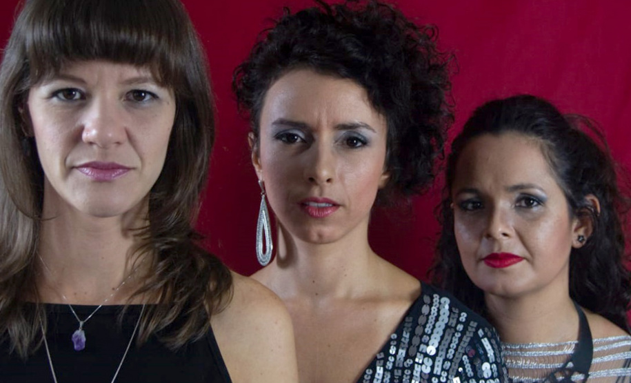 Formado pelas cantoras Nani Barbosa, Janaina Fellini e Thayana Barbosa, o trio UMA é a atração de mais uma edição do projeto Música na Biblioteca — que acontece nesta sexta-feira (5), às 17h30, no hall térreo da BPP. O repertório do show traz canções de seu álbum de estreia, lançado em janeiro deste ano e que leva o nome do grupo.  -  Curitiba, 02/04/2019  -  Foto: Divulgação BPP