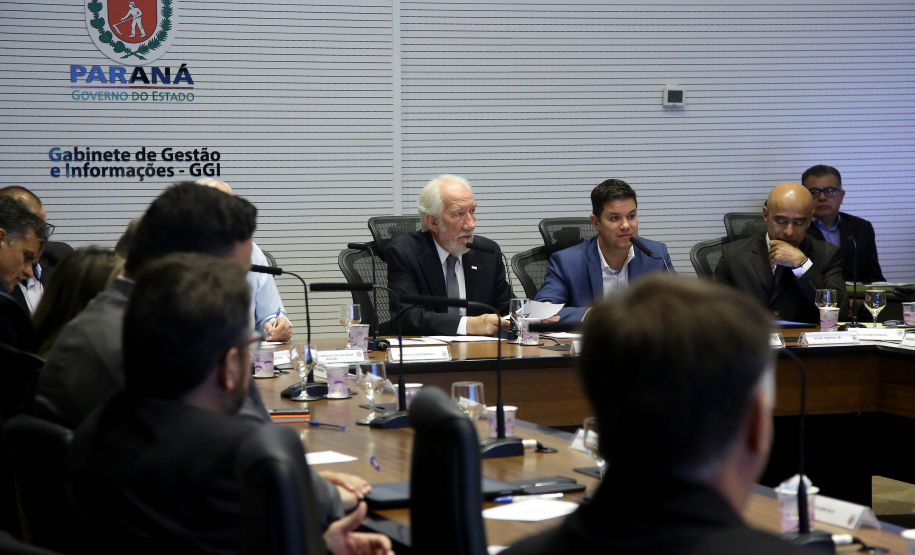 O Governo do Paraná, por meio da Secretaria da Justiça, Família e Trabalho, reforçou as ações de garantia de direitos, assistência social e apoio à geração empregos. Só nos três primeiros meses de gestão foram mais de 100 ações nesta área. O desempenho nesta área foi tema da reunião do vice-governador Darci Piana com o secretariado, realizada nesta terça-feira (2), no Palácio Iguaçu, em Curitiba. Curitiba, 02/04/2019  -  Foto: Jaelson Lucas/ANPr