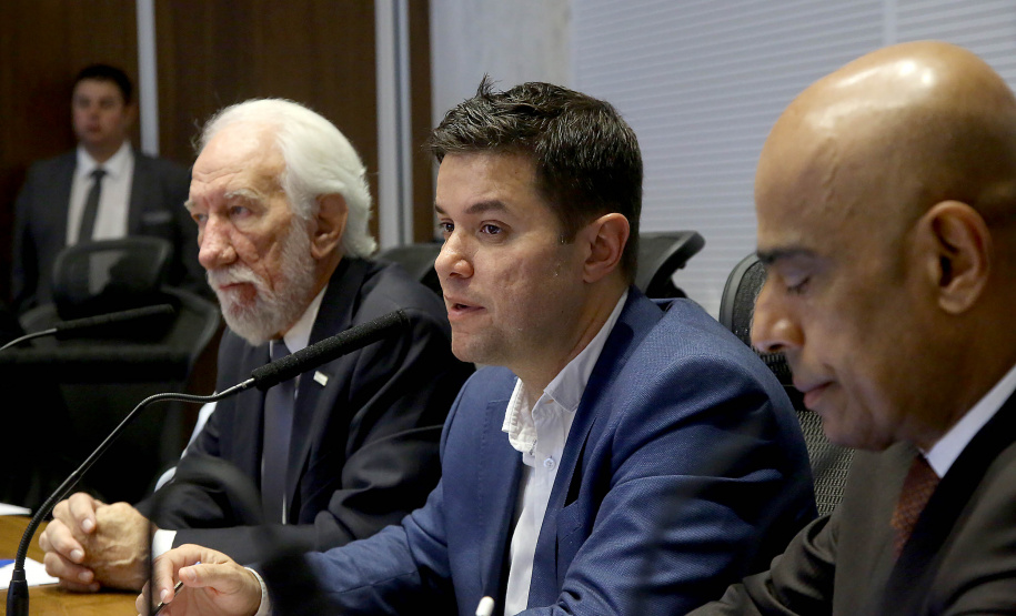 O Governo do Paraná, por meio da Secretaria da Justiça, Família e Trabalho, reforçou as ações de garantia de direitos, assistência social e apoio à geração empregos. Só nos três primeiros meses de gestão foram mais de 100 ações nesta área. O desempenho nesta área foi tema da reunião do vice-governador Darci Piana com o secretariado, realizada nesta terça-feira (2), no Palácio Iguaçu, em Curitiba. Curitiba, 02/04/2019  -  Foto: Jaelson Lucas/ANPr