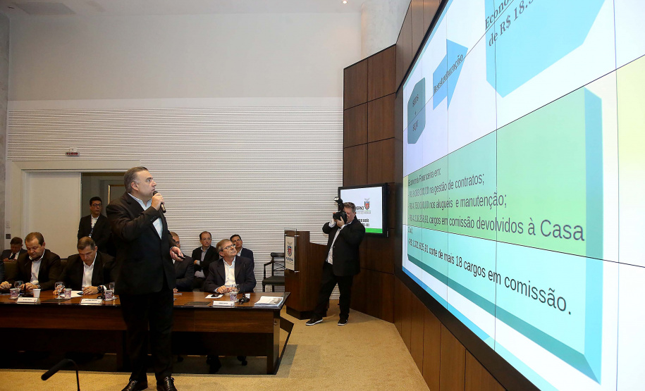 O Governo do Paraná, por meio da Secretaria da Justiça, Família e Trabalho, reforçou as ações de garantia de direitos, assistência social e apoio à geração empregos. Só nos três primeiros meses de gestão foram mais de 100 ações nesta área. O desempenho nesta área foi tema da reunião do vice-governador Darci Piana com o secretariado, realizada nesta terça-feira (2), no Palácio Iguaçu, em Curitiba. Curitiba, 02/04/2019  -  Foto: Jaelson Lucas/ANPr