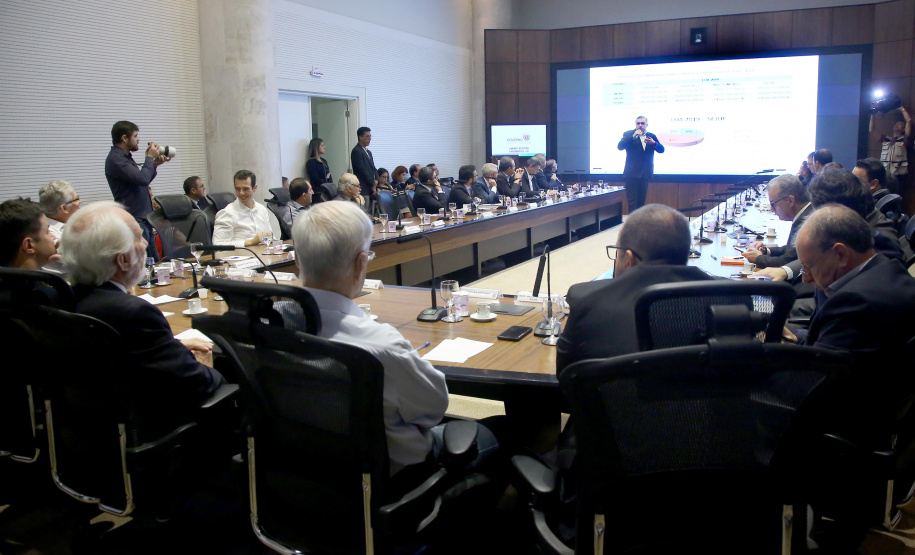 O Governo do Paraná, por meio da Secretaria da Justiça, Família e Trabalho, reforçou as ações de garantia de direitos, assistência social e apoio à geração empregos. Só nos três primeiros meses de gestão foram mais de 100 ações nesta área. O desempenho nesta área foi tema da reunião do vice-governador Darci Piana com o secretariado, realizada nesta terça-feira (2), no Palácio Iguaçu, em Curitiba. Curitiba, 02/04/2019  -  Foto: Jaelson Lucas/ANPr