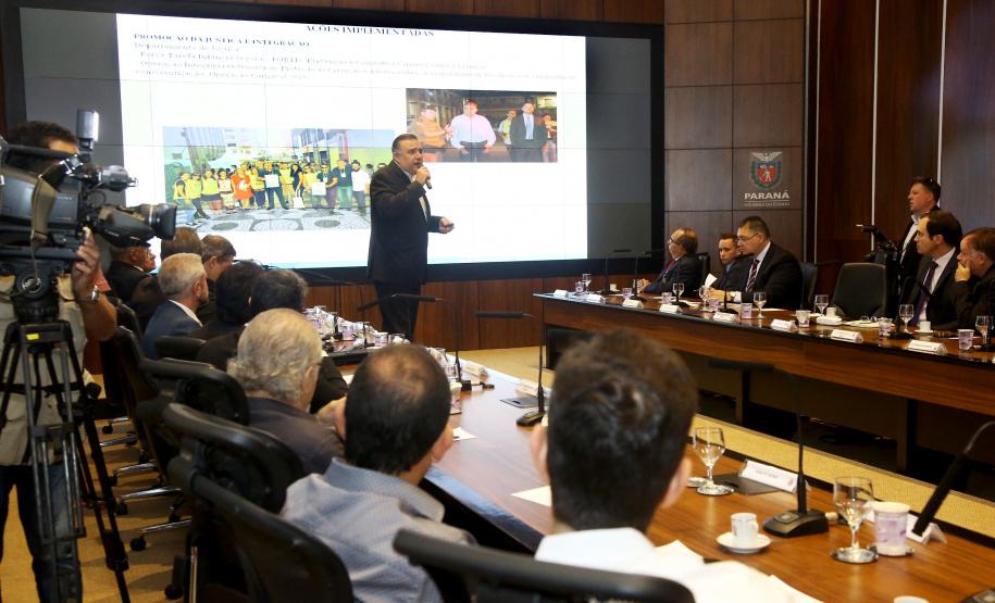 O Governo do Paraná, por meio da Secretaria da Justiça, Família e Trabalho, reforçou as ações de garantia de direitos, assistência social e apoio à geração empregos. Só nos três primeiros meses de gestão foram mais de 100 ações nesta área. O desempenho nesta área foi tema da reunião do vice-governador Darci Piana com o secretariado, realizada nesta terça-feira (2), no Palácio Iguaçu, em Curitiba. Curitiba, 02/04/2019  -  Foto: Jaelson Lucas/ANPr