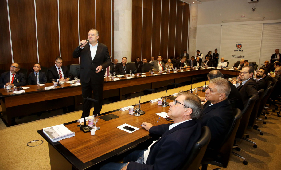 O Governo do Paraná, por meio da Secretaria da Justiça, Família e Trabalho, reforçou as ações de garantia de direitos, assistência social e apoio à geração empregos. Só nos três primeiros meses de gestão foram mais de 100 ações nesta área. O desempenho nesta área foi tema da reunião do vice-governador Darci Piana com o secretariado, realizada nesta terça-feira (2), no Palácio Iguaçu, em Curitiba. Curitiba, 02/04/2019  -  Foto: Jaelson Lucas/ANPr